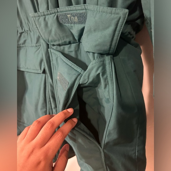 Aritzia TNA Pursuit Parka in Green (Size L) - Picture 9 of 16